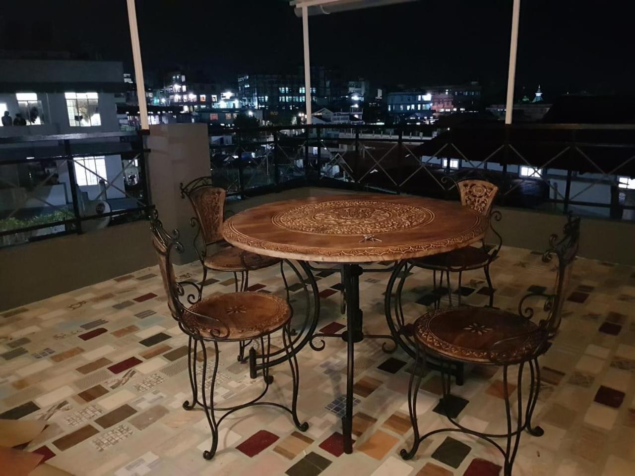 Rockski Boutique Bed & Breakfast 실롱 외부 사진
