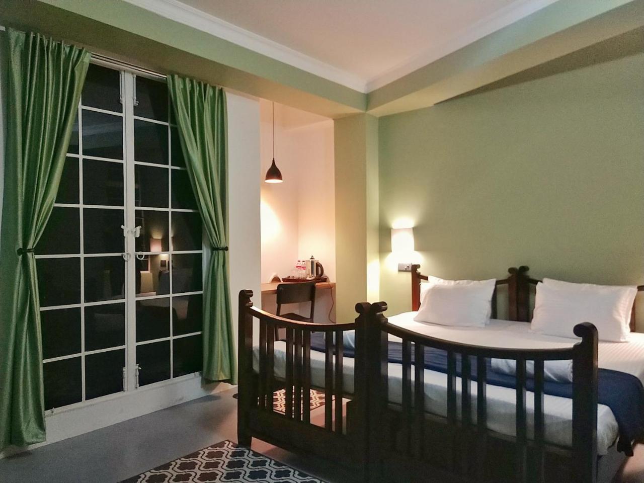 Rockski Boutique Bed & Breakfast 실롱 외부 사진